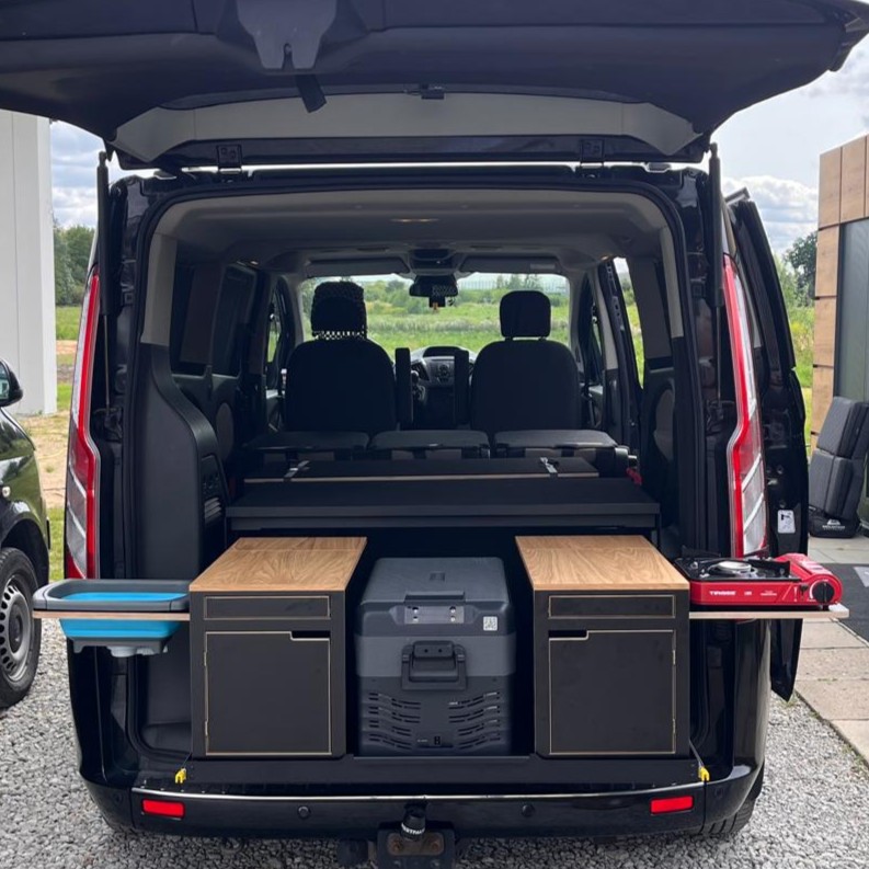  Turystyczna zabudowa do vana